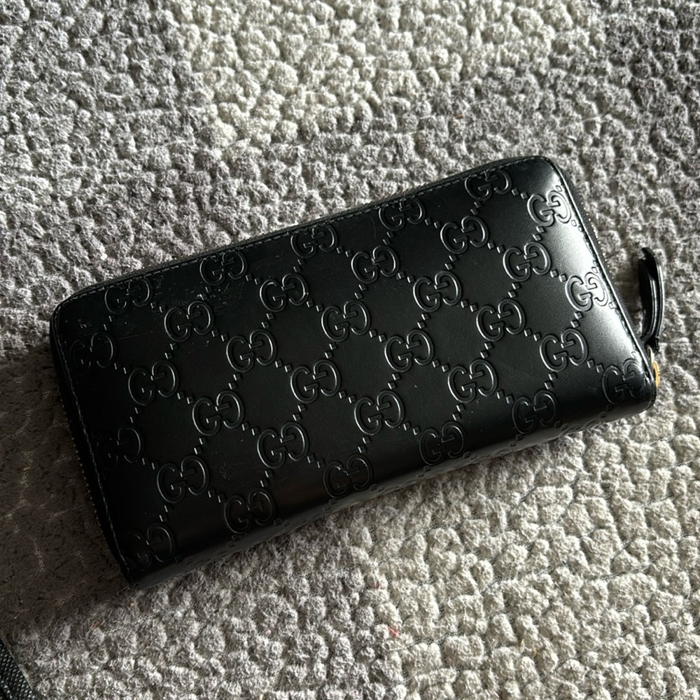Guaranteed Authentic Black Gucci Guccissima Wallet